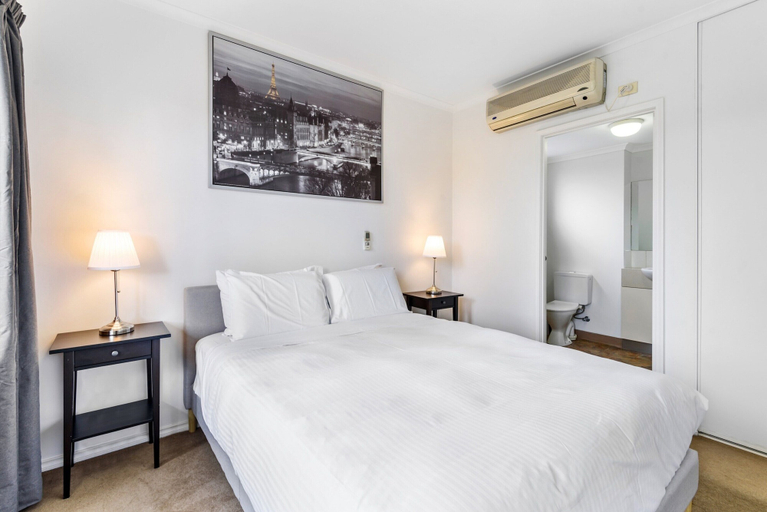 Bedroom 2, Chic 2-bed Apartment Near Albert Park, Melbourne