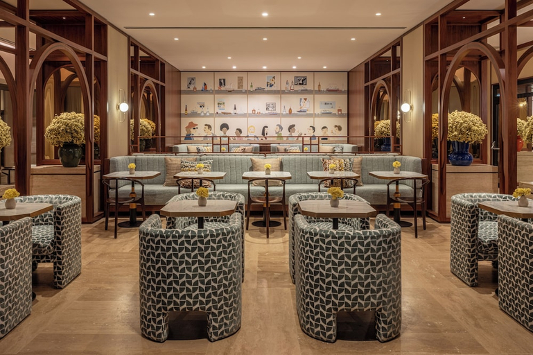 Food & Drinks 4, Mitsis NU Piraeus Port, Attica