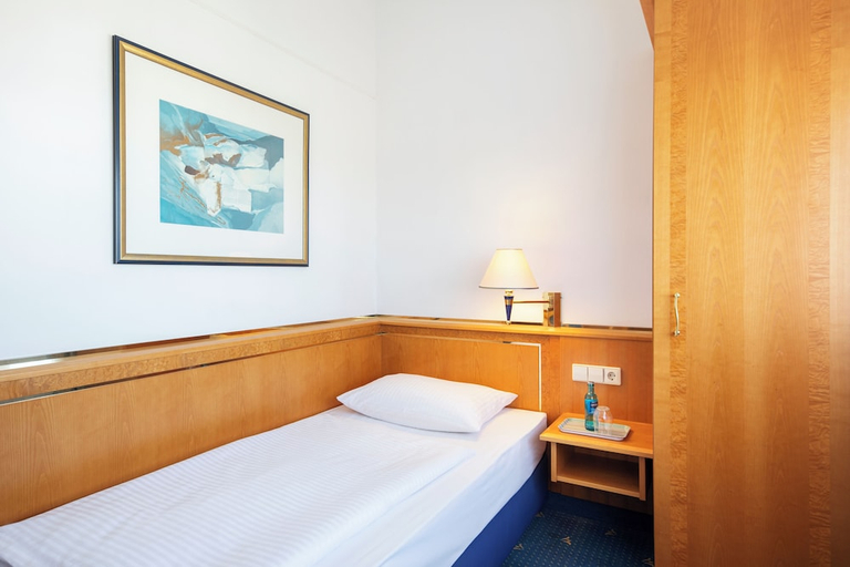 Bedroom 3, ACHAT Hotel Magdeburg, Magdeburg