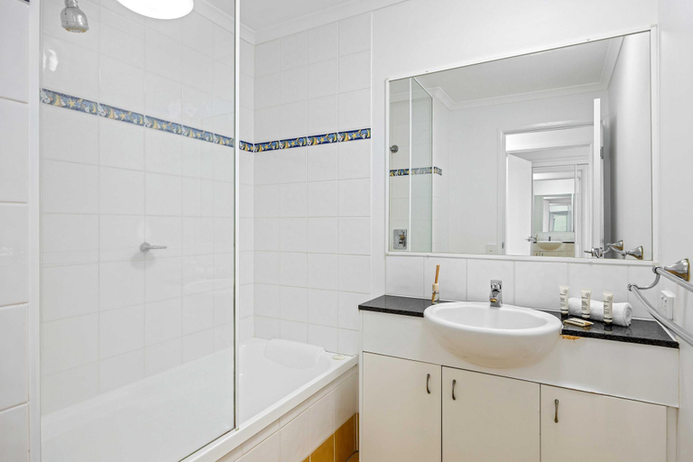 Bathroom 3, Beachside 3-Bed with BBQ, Pool, Gym & Tennis Court, Maroochy - Coastal North