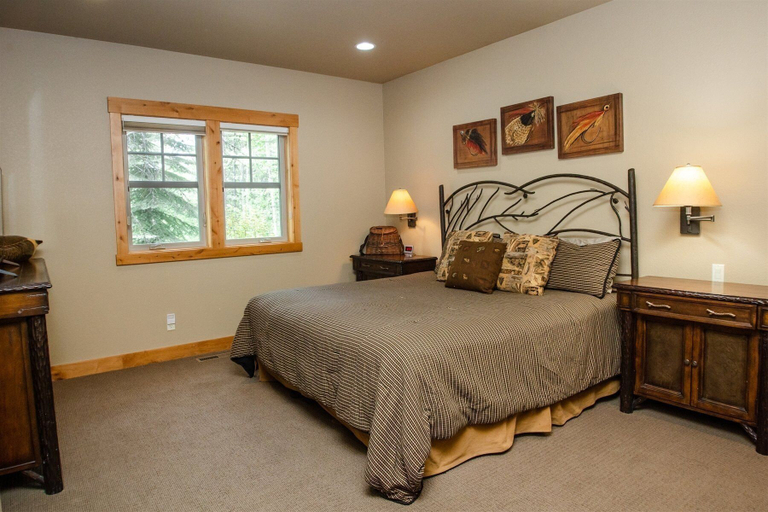 Room 5, Vista 14 5 Bedroom Home, Deschutes