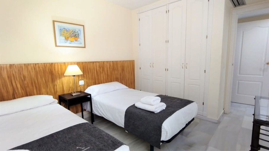 Room 3, Standard 2 Bedroom Apartment F-3, Málaga