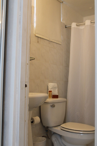 Bathroom, Chandelier 101