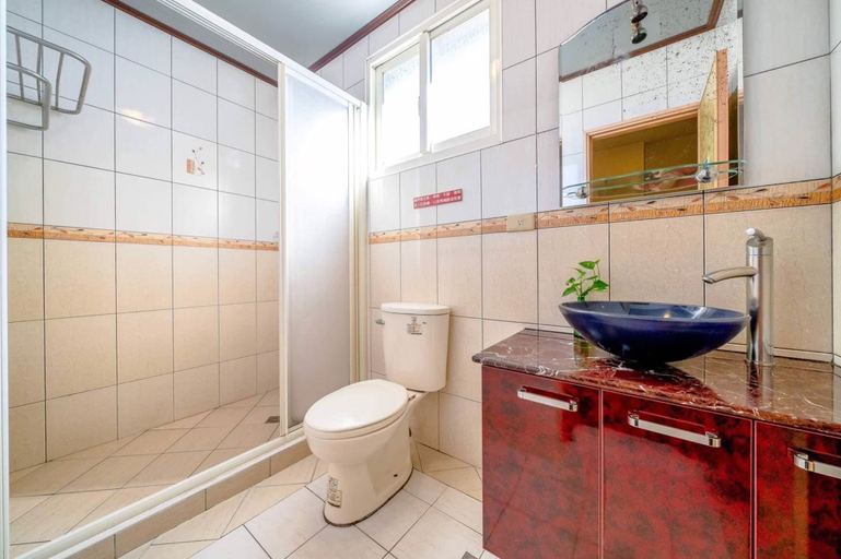 Bathroom 3, Sweetheart House, Yilan