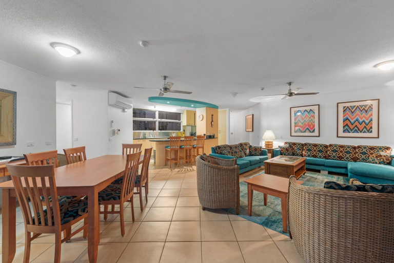 Dining 4, Stylish 3BR Oceanfront Stay by Mooloolaba Esp, Maroochy - Mooloolaba