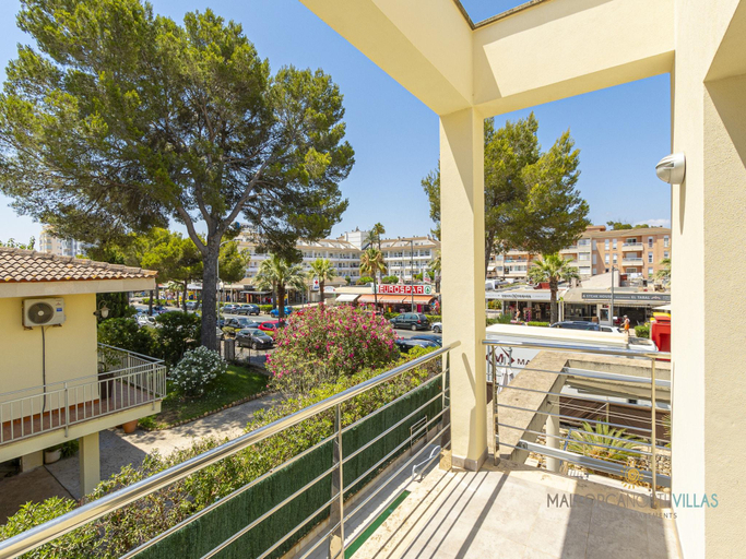5, Elegant Villa with Pool, Baleares