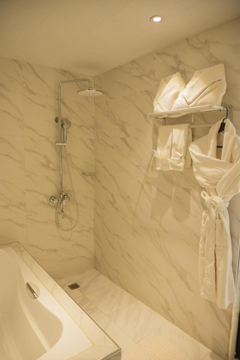 Bathroom 4, AXIL HOTEL, Dakar