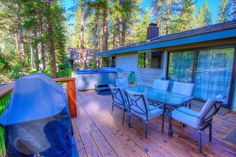 Outdoor dining, Blue Laulea 2 Bedroom Home by RedAwning, Washoe