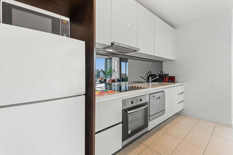 Kitchen 3, Pristine 2-Bed Central Apartment with City Views, Melbourne