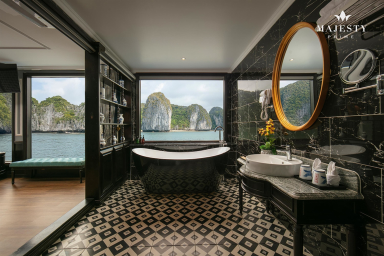 Bathroom 3, Majesty Prime Cruise, Hạ Long