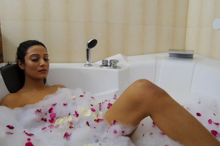 Bathroom, Mastiff Grand Manali Resort, Kullu