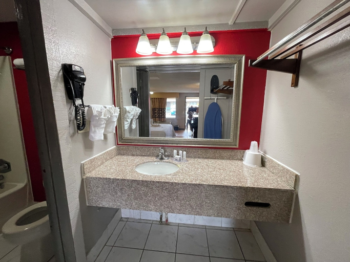 Bathroom 4, Super 8 by Wyndham Monroe, Union
