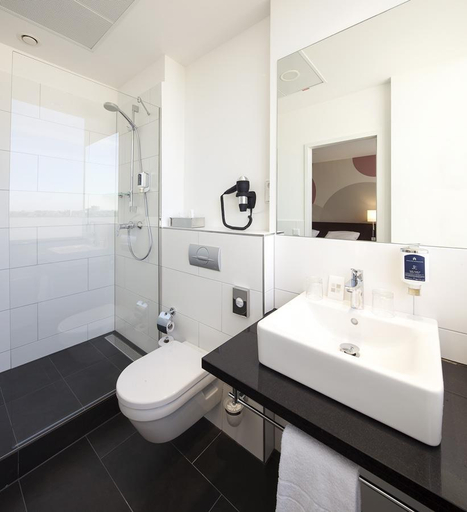 Bathroom 4, Webers Hotel im Ruhrturm Essen by Accor, Essen