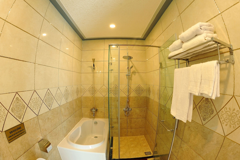 Bathroom 3, Tam Chau Luxury Hotel, Bảo Lộc