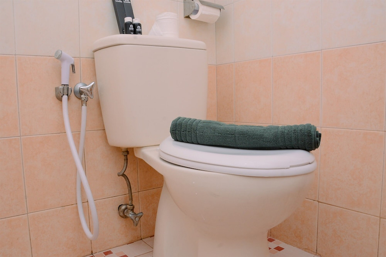 Bathroom 3, Comfortable 2BR Apartment at Mediterania Palace Residence, Central Jakarta