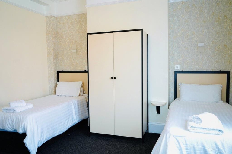 Bedroom 3, Deincourt Hotel, Nottinghamshire