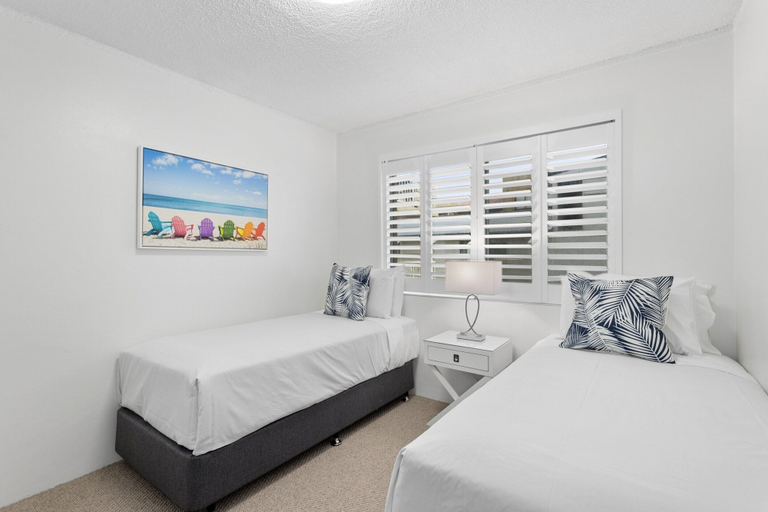 Room 4, Wake to Waves in Spacious 3-bed Beachfront Unit, Gold Coast