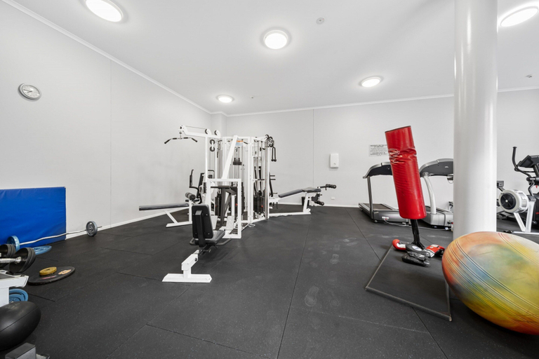 Fitness facility, Loft-style CBD 1-bed With Rooftop Terrace & BBQ, Canberra