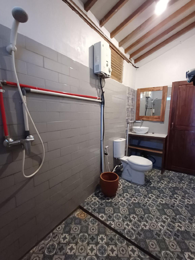 Bathroom 4, Breeze and Blossom Cottage Maguwo, Sleman