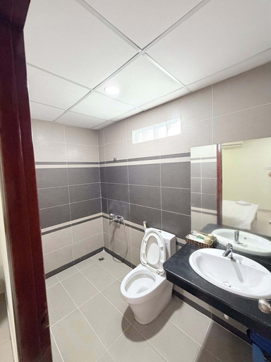 Bathroom 4, Khach San Hoang Tay, District 10