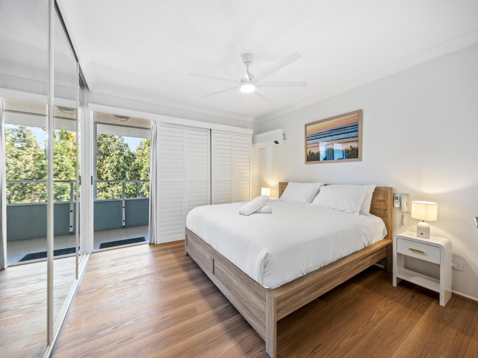 4, Chic 4-Bed Townhouse with Ocean Views, Manly