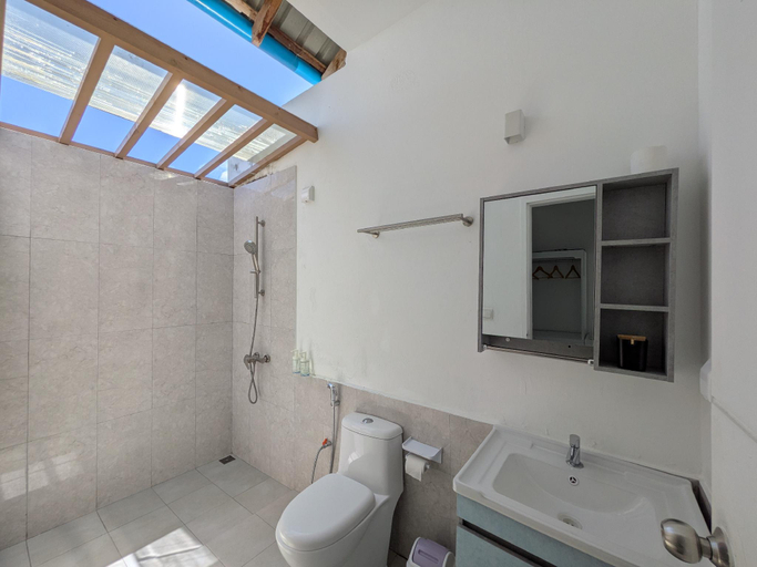 Bathroom 4, Avi Guesthouse
