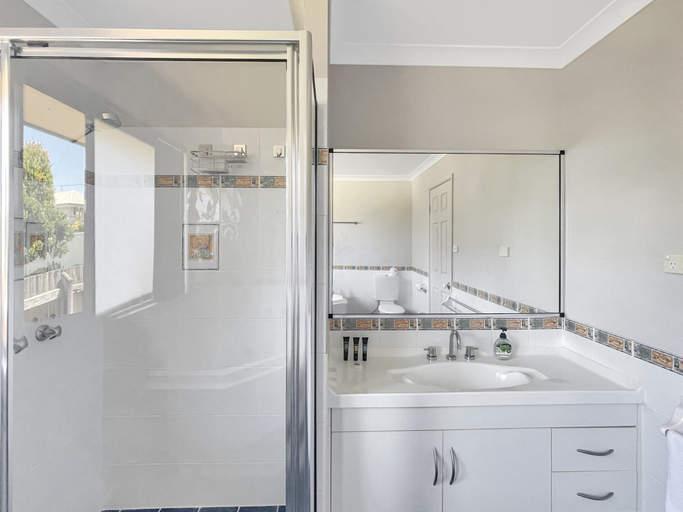 Bathroom 5, Our Haven: 4-bed Escape Near Beach & Mogo Trails, Eurobodalla