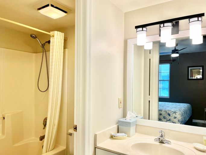 Bathroom 4, Davis House Inn, Indian River