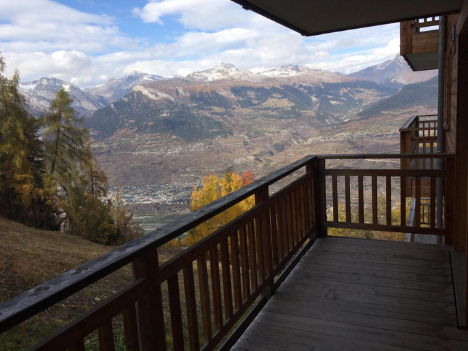 5, Lovely apartment with mountain views, Sion