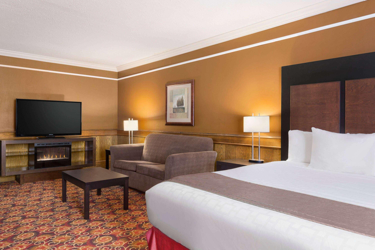 Bedroom 3, Travelodge by Wyndham Meadow Lake, Division No. 17