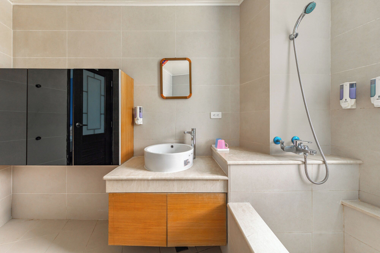 Bathroom 3, Ghana Inn, Pingtung
