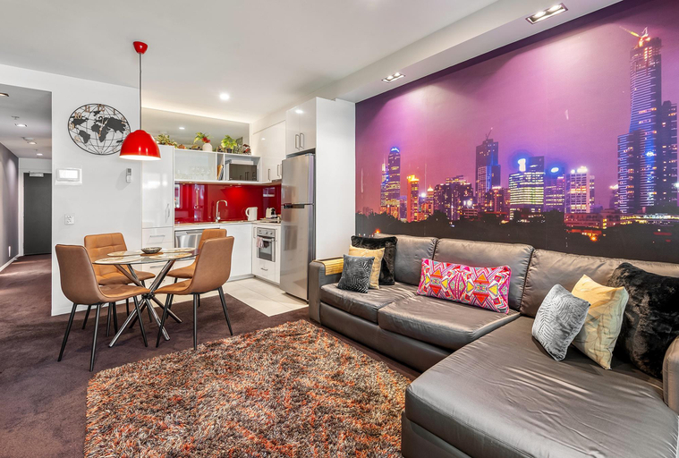 Others 4, Sleek & Central 2-Bed Apartment in Melbourne, Melbourne