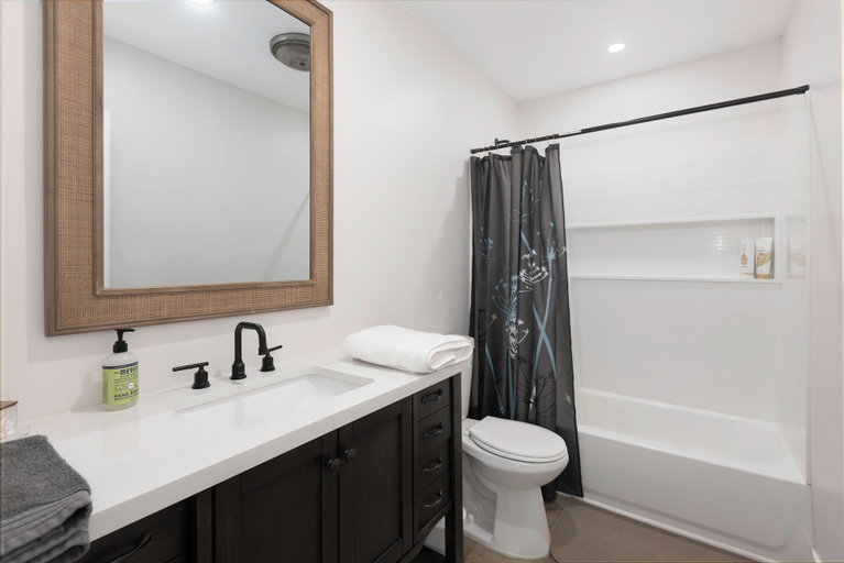 Bathroom 2, Bear Mountain Getaway, San Bernardino