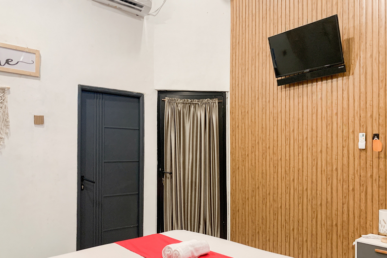 Bedroom 5, RedDoorz @ Villa Zea Sayangheulang Garut, Garut