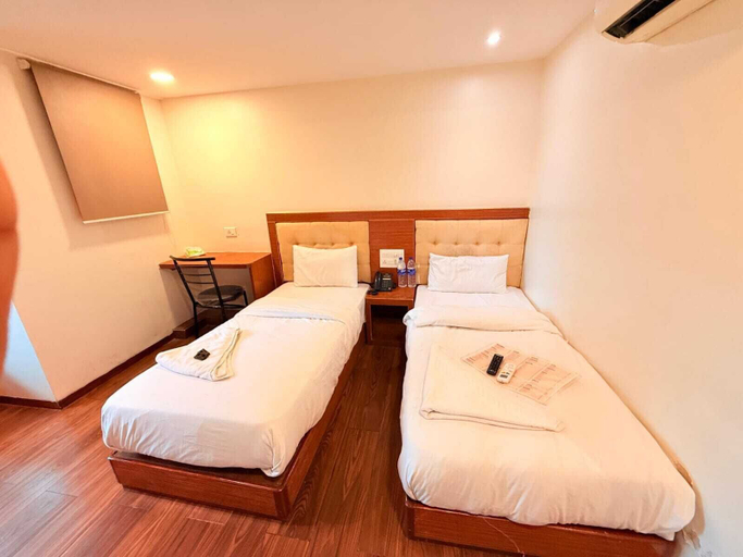 Bedroom 5, Aflon Hotel, Mumbai Suburban