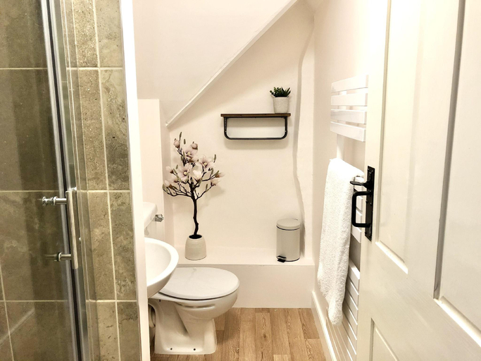 Bathroom 3, Magnolia Cottage, Gloucestershire