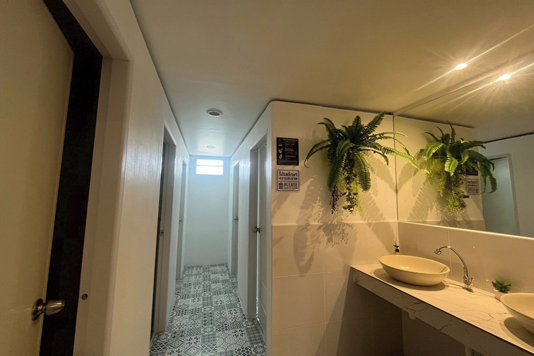 Bathroom 4, Lazy Lizard Hostel, Ko Samui