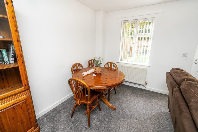 Dining, Modern 2-bed Home With Driveway Basingstoke, Hampshire