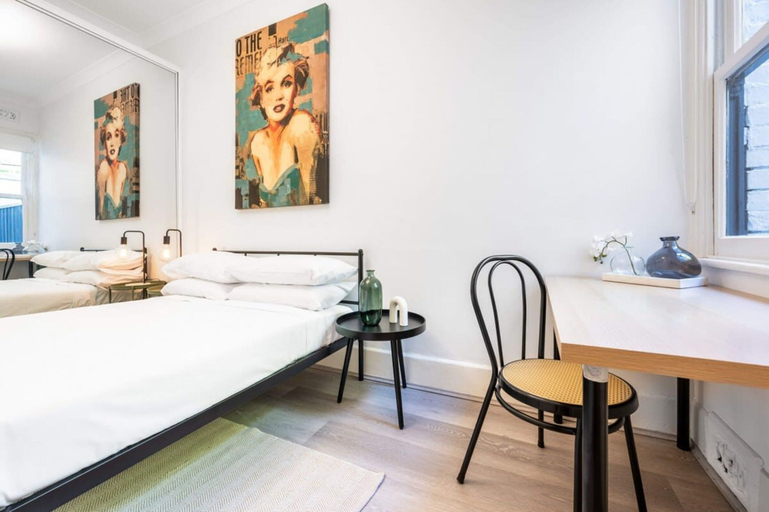 Others 2, Contemporary 2-bed House in Trendy Enmore, Sydney