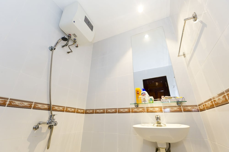 Bathroom 3, Purple Hue BnB Central Hub, Huế