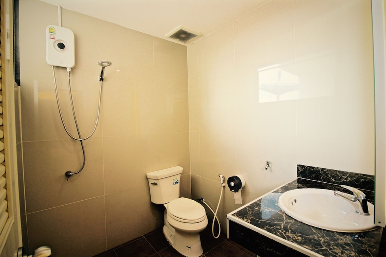 Bathroom 4, KKinn South Pattaya Hotel, Pattaya
