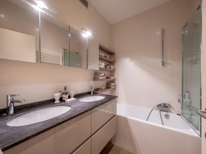 Bathroom 2, Spacious Knokke-heist Apartment, West-Vlaanderen