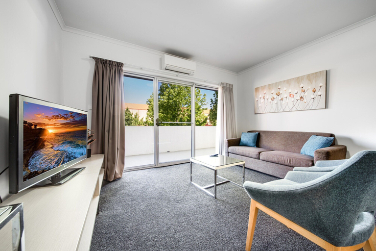 Living room, Spacious 2-bed Conveniently by Lake Tuggeranong, Canberra