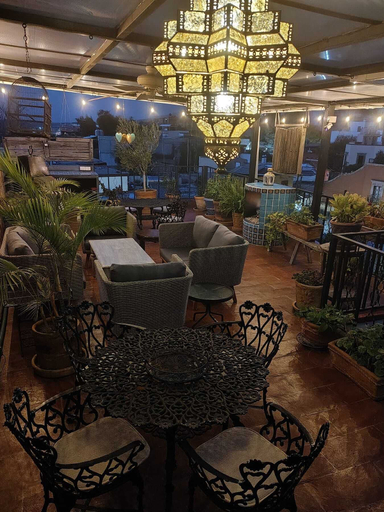 Food & Drinks 5, Pied-a-terre at Casitas Aparicio, Allende