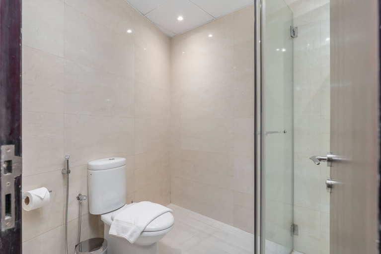 Room 4, Lovely and Spacious 1BR in DEC Tower Near Marina Walk, Dubai