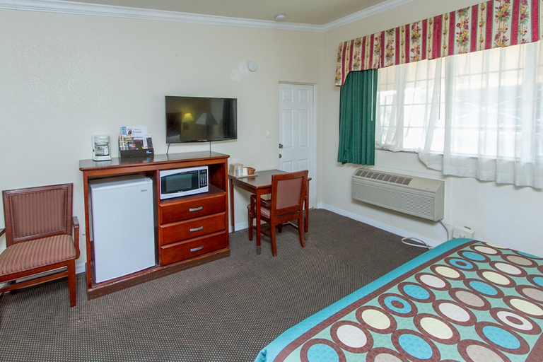 Bedroom 4, SureStay by Best Western Fresno Central, Fresno