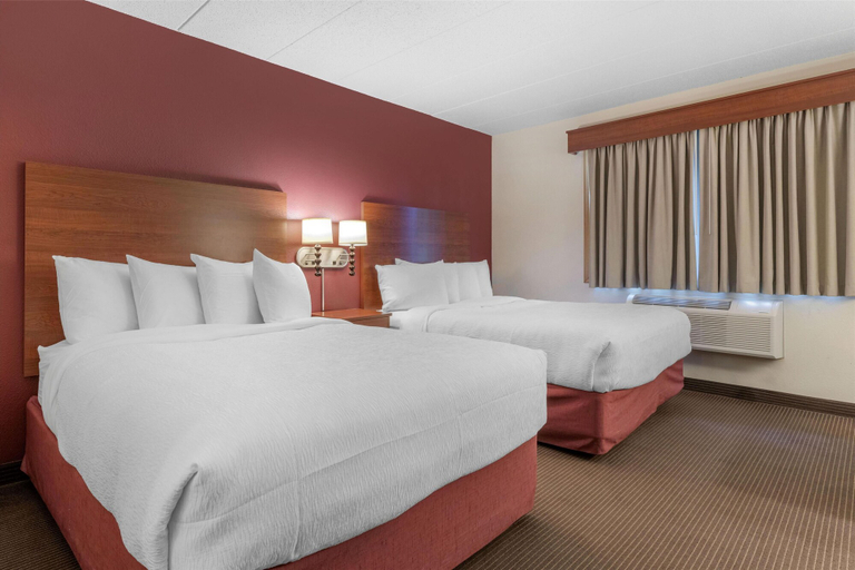 Bedroom 4, SureStay Plus Hotel by Best Western Litchfield, Meeker