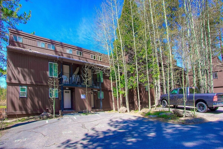 Exterior 2, Park View Paradise 3 Bedroom Condo by RedAwning, Placer