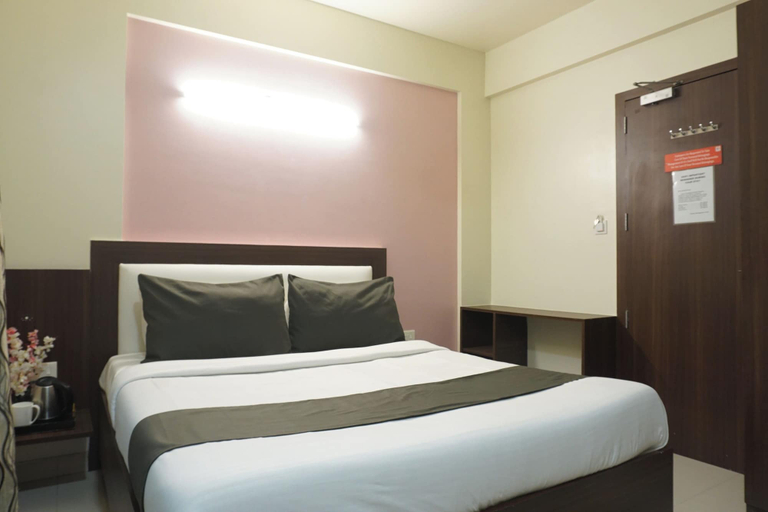 Room 3, Executive Hotel Pearl Inn, Pune