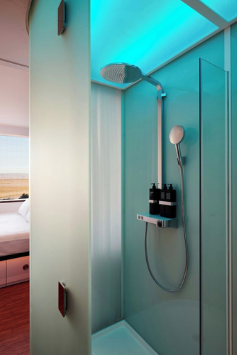 Bathroom 4, citizenM Amsterdam Airport Schiphol, Haarlemmermeer